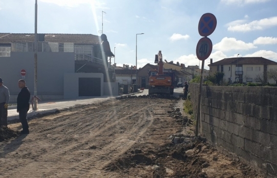 Obras de construção da rotunda na intersecção da Rua Passos Manuel e Av. Dr. Salgado Zenha em Guifões decorrem a bom ritmo