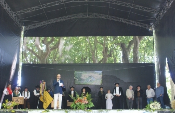 XVI Festival Regional de Folclore realizou-se este domingo no Largo do Souto