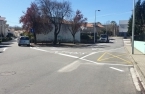 Pintura do pavimento com definição de espaços de estacionamento e alteração de postura de trânsito na Rua Luís Freitas Branco